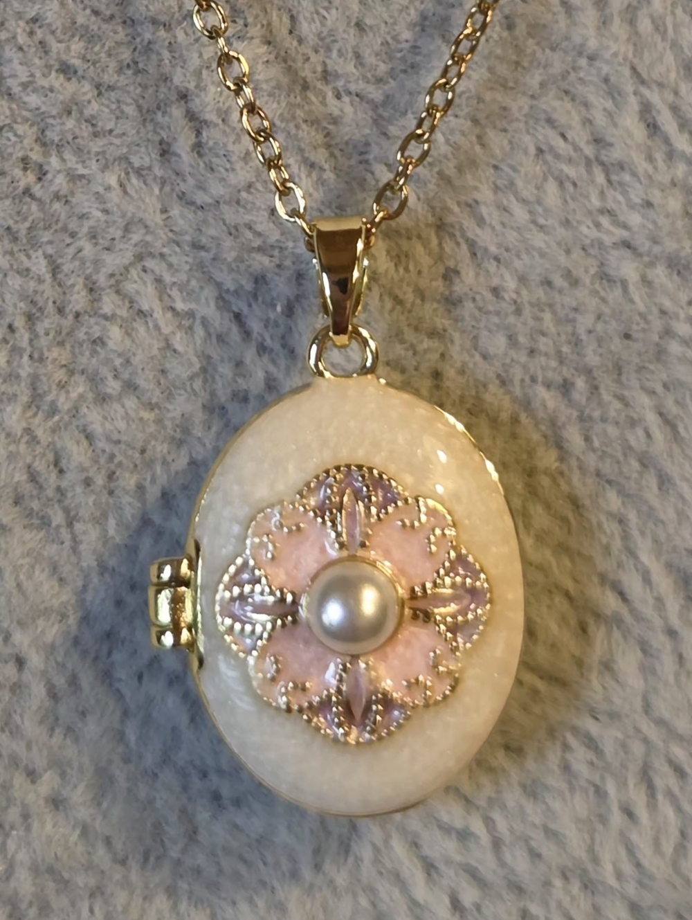 New Oval-shaped Cream / Pink Enamel Locket Necklace